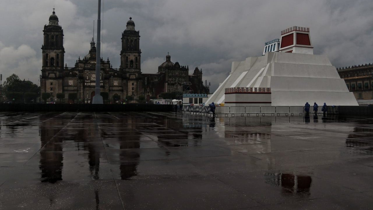 Lluvia sorprende a chilangos la madrugada de este jueves