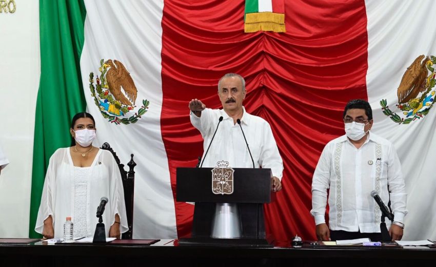 Manuel Merino rinde protesta como gobernador interino de Tabasco