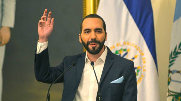 Corte Suprema de El Salvador abre la puerta a que le presidente del país, Nayib Bukele, puede cumplir dos mandatos consecutivos.