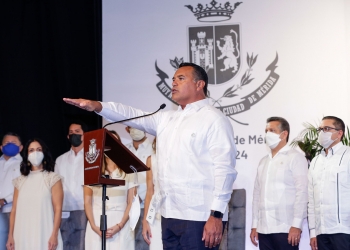 Renán Barrera rinde protesta como alcalde de Mérida