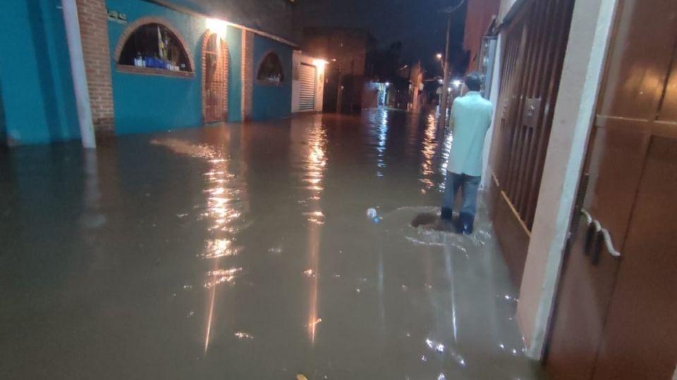 Se desborda Río San Buenaventura en Xochimilco