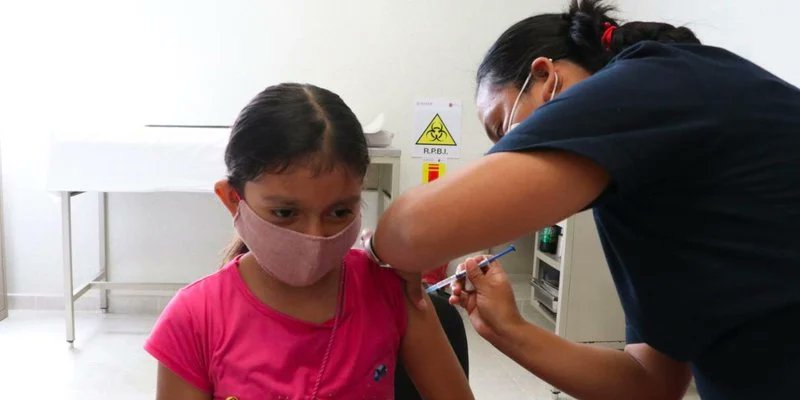 Van 50 menores de edad vacunados contra Covid-19 en CDMX