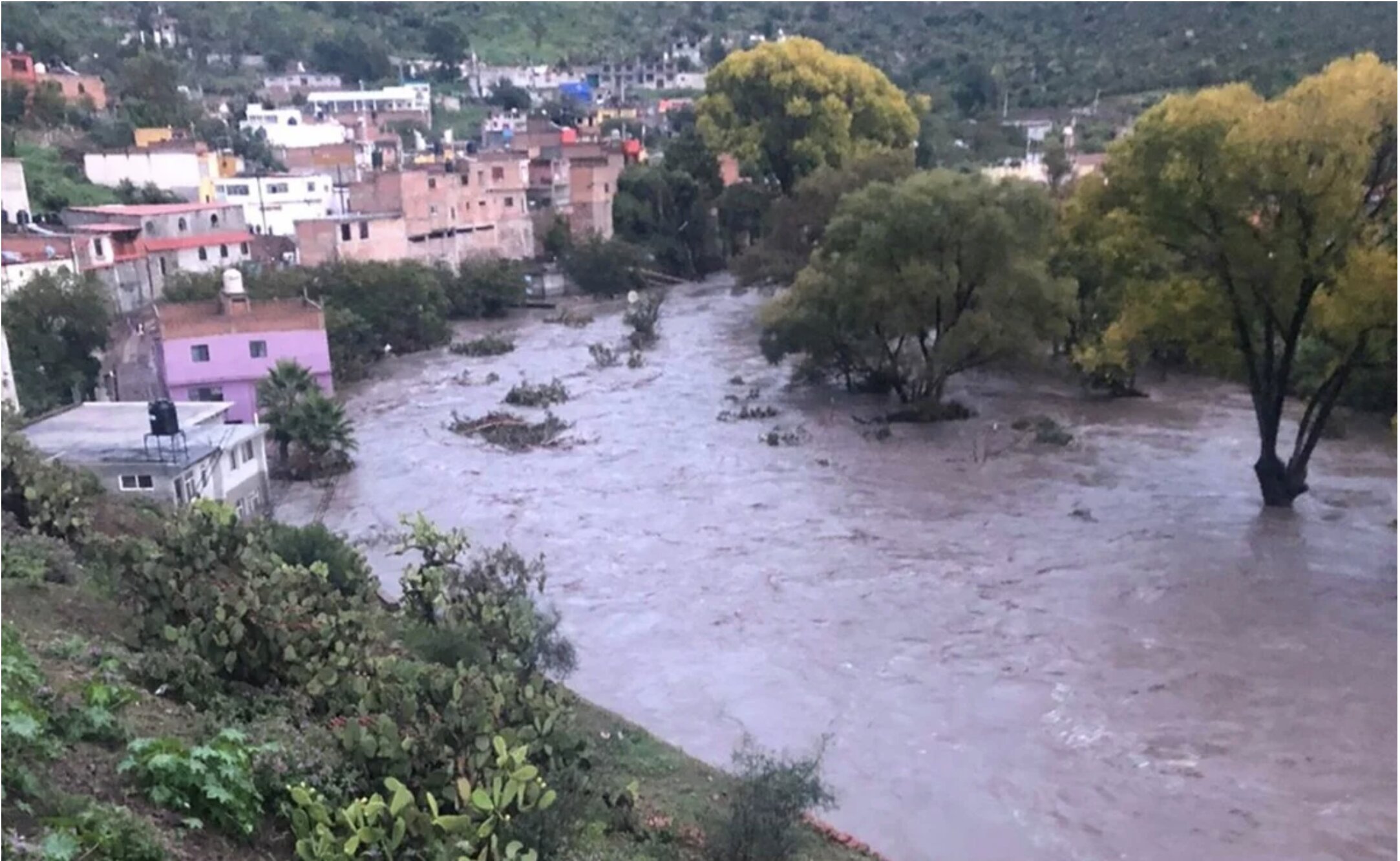 Iniciaron labores de ayuda a la población de Genero Codina luego del desbordamiento de la presa San Aparicio, cuya intensidad destruyó todo.