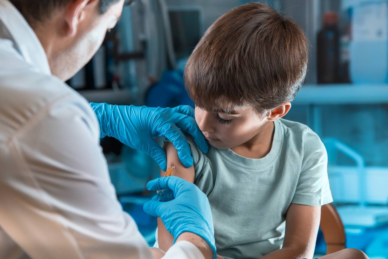 En octubre abren registro para vacunación anti-Covid para menores de 12 a 17 años de edad, con alguna enfermedad crónica.