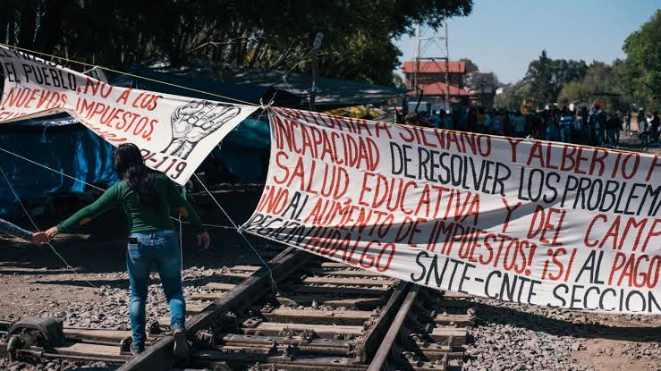 Llama AMLO al diálogo a la CNTE