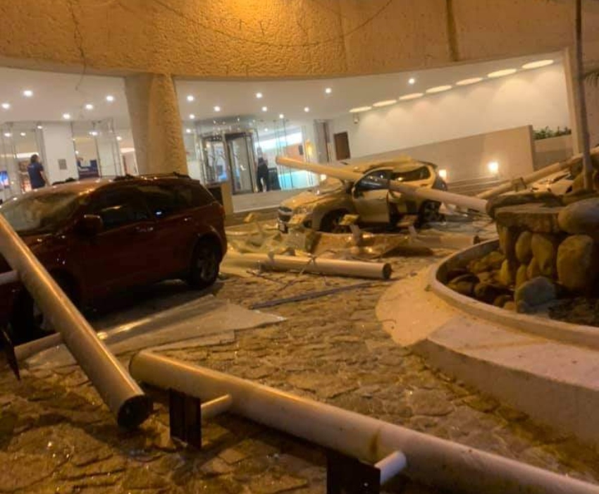 Sismo en Acapulco dejó deslaves, daños en aeropuerto y un muerto