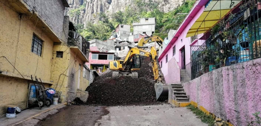 Comienza la demolición de casas afectadas en el Cerro del Chiquihuite