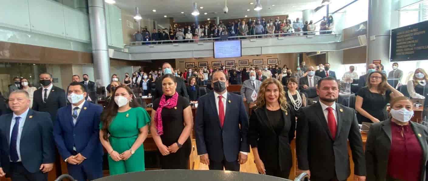 Rindieron protesta los 33 nuevos diputados que integrarán la LXVII Legislatura, quedando formalmente instalado el nuevo Congreso de Chihuahua.
