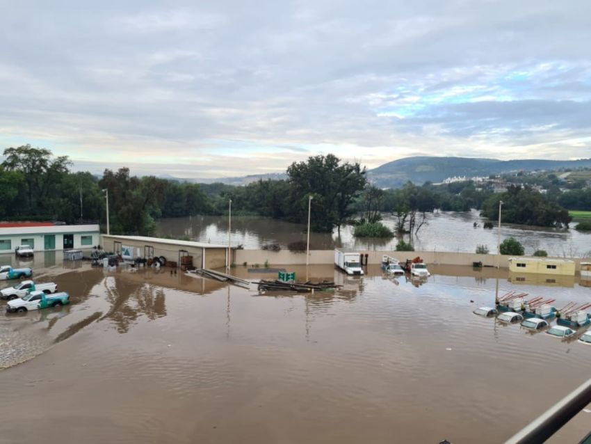 Se desborda río en Tula, Hidalgo, y provoca severas inundaciones