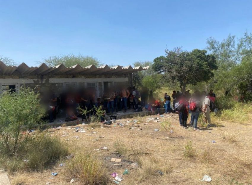 Guardia Nacional encuentra a 162 migrantes en una bodega de Tamaulipas
