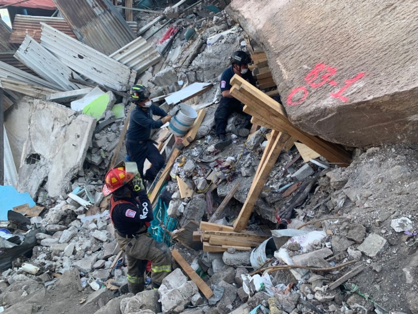 Rescatistas hallan cuerpo de menor entre escombros del derrumbe del Cerro del Chiquihuite