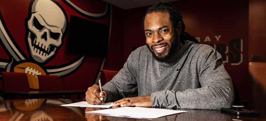 Richard Sherman firma por un año con los Tampa Bay Buccaneers