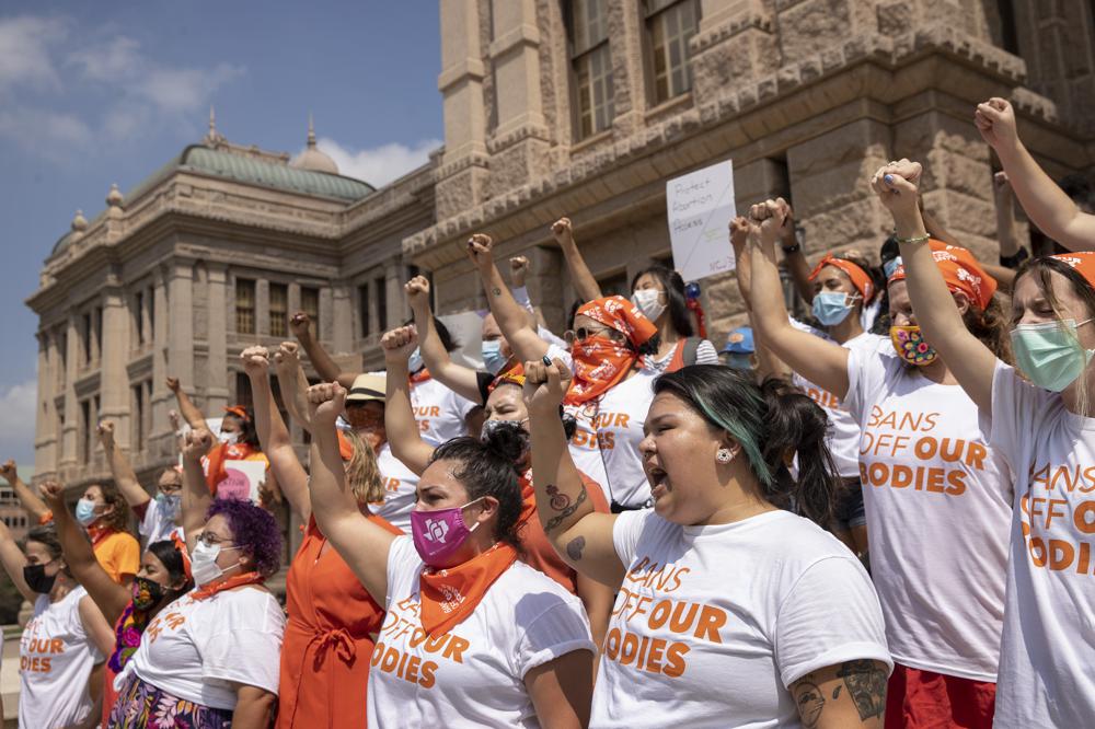 Juez ordena a Texas suspender la nueva ley que prohíbe la mayoría de los abortos