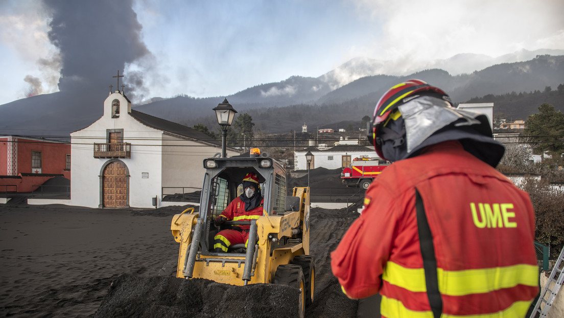 Un terremoto de magnitud 4.5, rayos volcánicos y otro barrio evacuado en La Palma