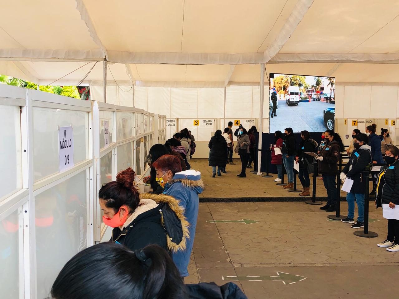 Cuajimalpa entrega apoyos del programa 'Jefas y Jefes de Familia'