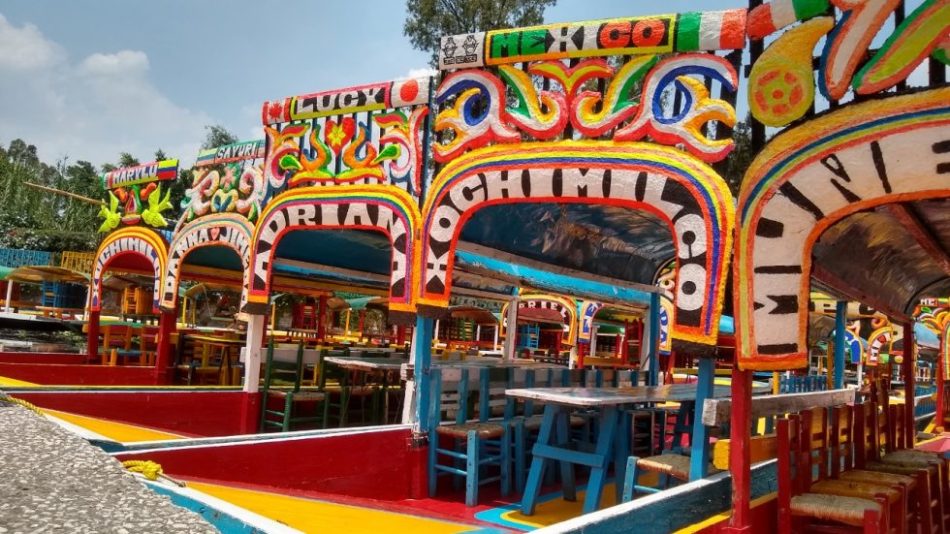 Embarcaderos de Xochimilco se alistan para Día de Muertos