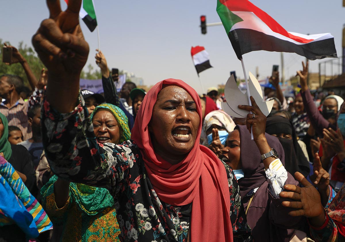 Multitudes toman las calles de Jartum después de pedir protestas rivales