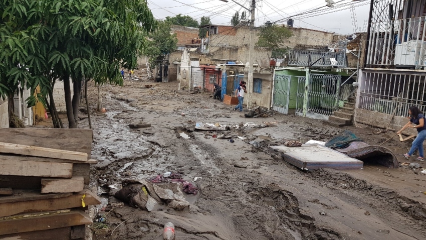 Desbordamiento de seis arroyos y dos presas en Jalisco afectan a 600 viviendas