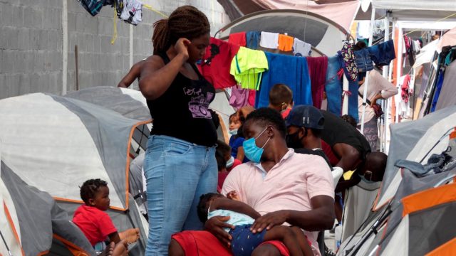 Llegada de migrantes haitianos satura albergues en Reynosa forbes.com.mx