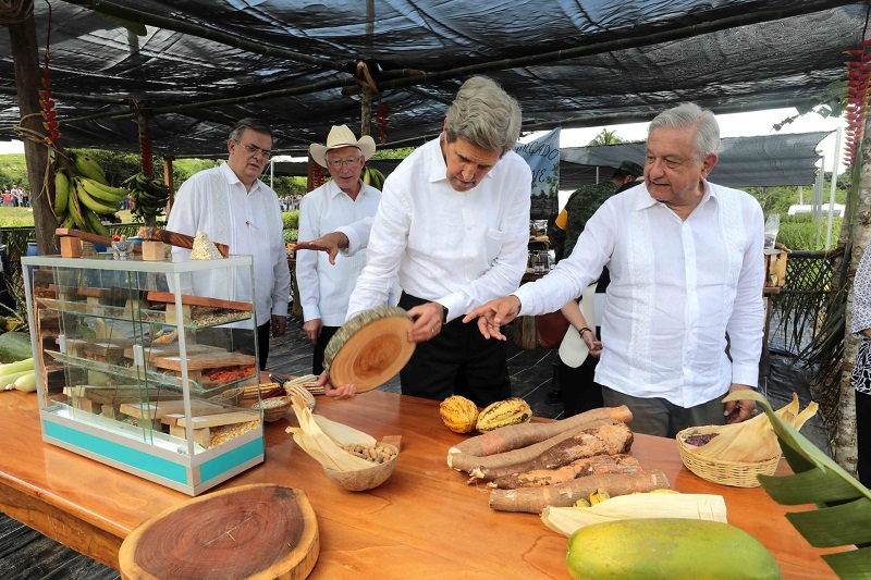 Destaca AMLO ante delegación estadounidense efectividad de Sembrando Vida para atender fenómeno migratorio.