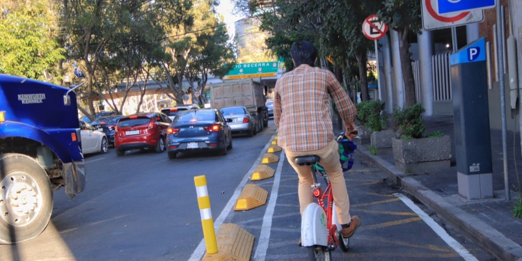 Semovi continúa los trabajos de sutura ciclista en calles de la colonia Nápoles