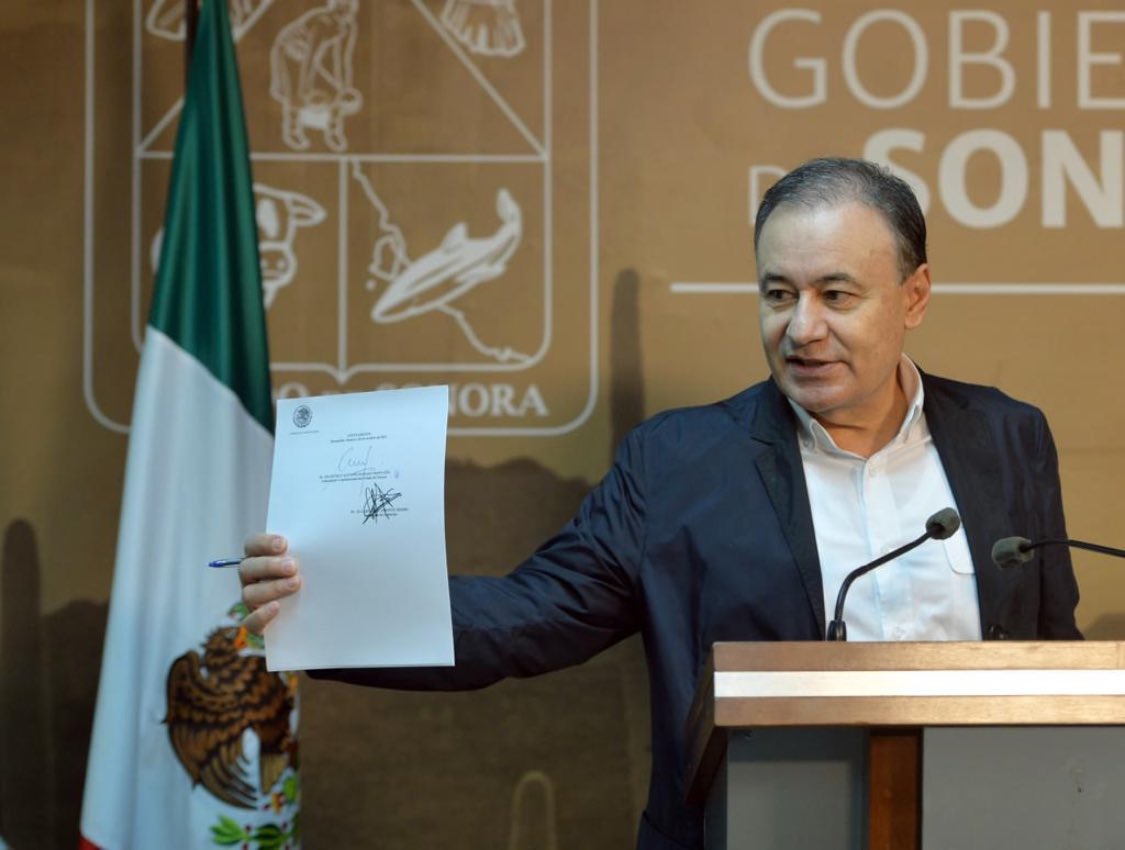 Alfonso Durazo busca limitar facultades de gobernadores en Sonora, para los que aspiren a contender por una patente notarial.