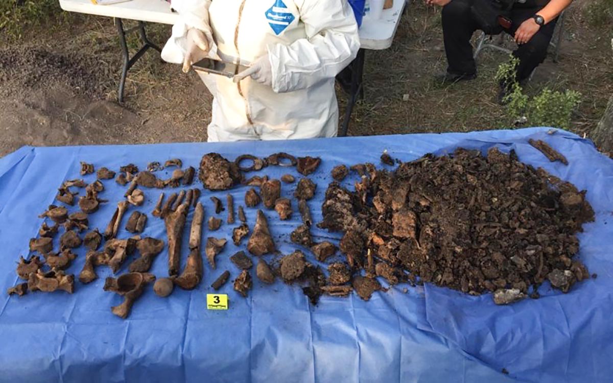Hallan 2 kg de restos al día en La Bartolina, un paraje que se encuentra en la frontera de México y se identifica como campo de exterminio.