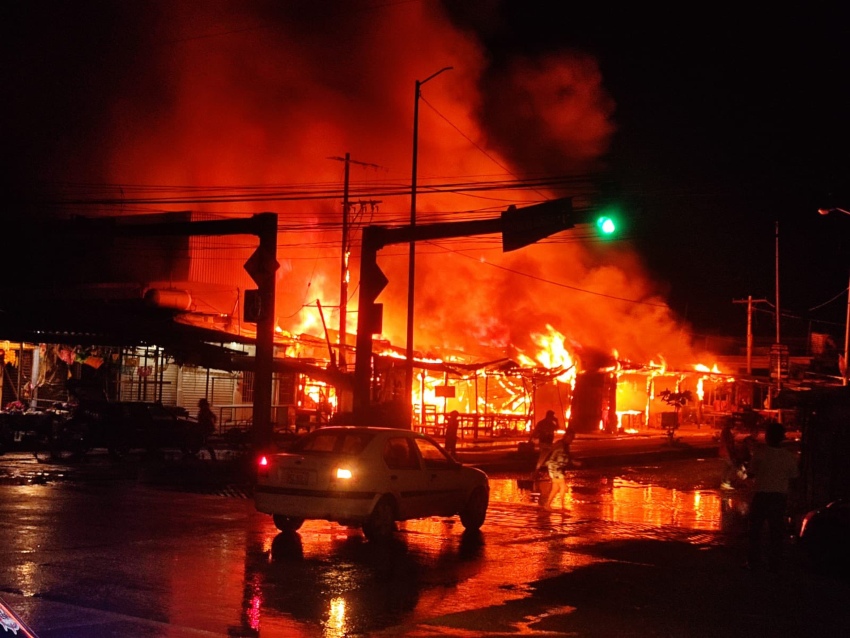 Se registra incendio en Central de Abastos de Acapulco