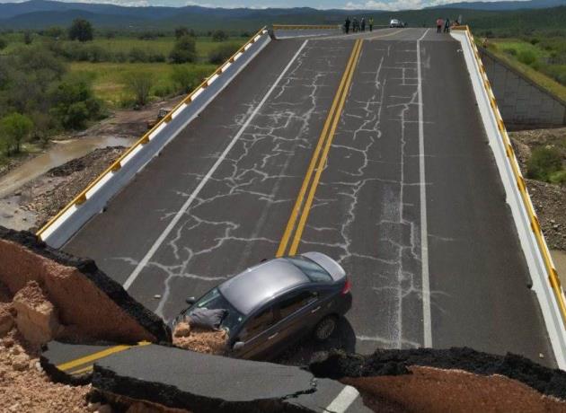 Puente vehicular colapsa en San Luis Potosí; hay un muerto