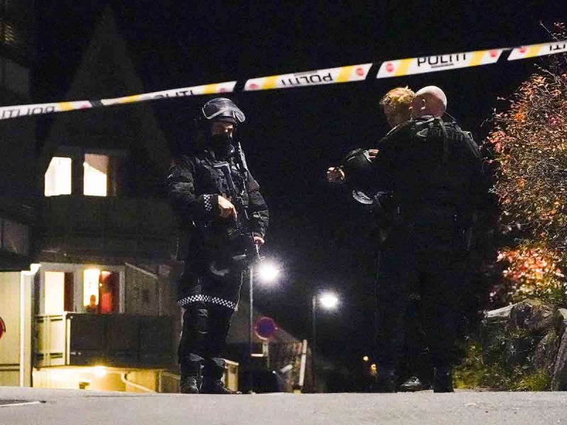 Ataque con arco y flechas en Noruega deja al menos cinco personas muertas y otras han resultado heridas, cerca de la capital noruega, Oslo.