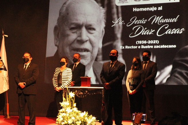 Despiden con homenaje al exrector de la Universidad Autónoma de Zacatecas, Jesús Manuel Díaz Casas, quien falleciera el pasado sábado.