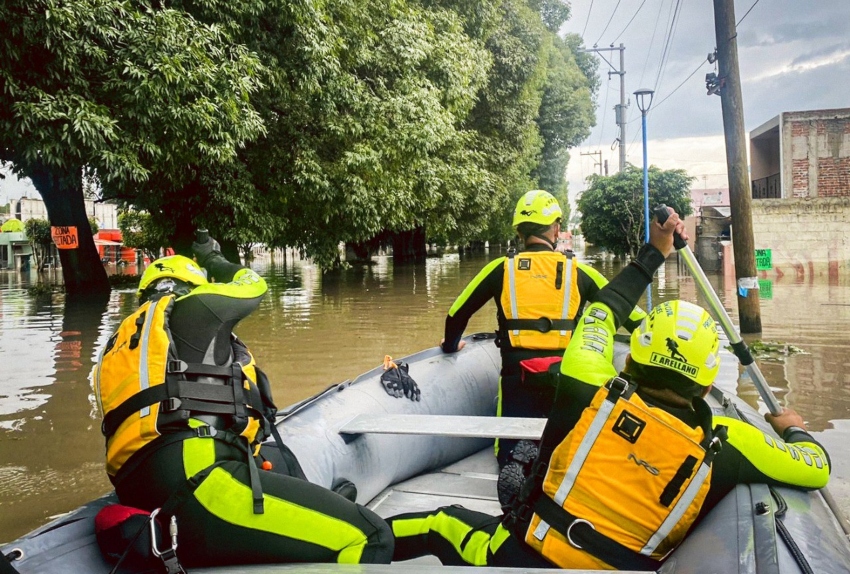 Habitantes de San Juan del Río no pueden regresar a casa por riesgo de inundación
