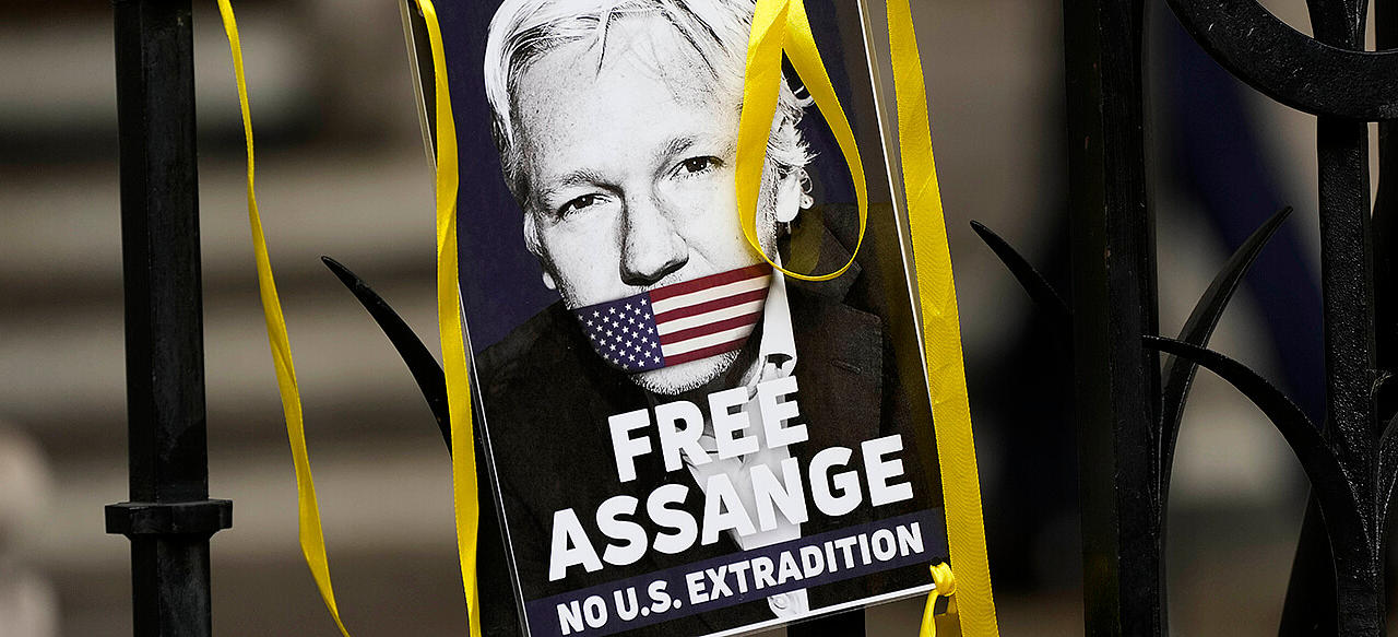 Inicia audiencia de extradición de Julian Assange, quien enfrenta una pena de 175 años de prisión de lograrse la extradición a EU.