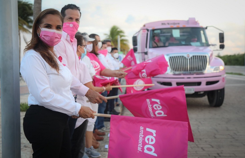 Autoridades municipales dan banderazo de salida a camiones de la campaña “Cancún Rosa 2021”