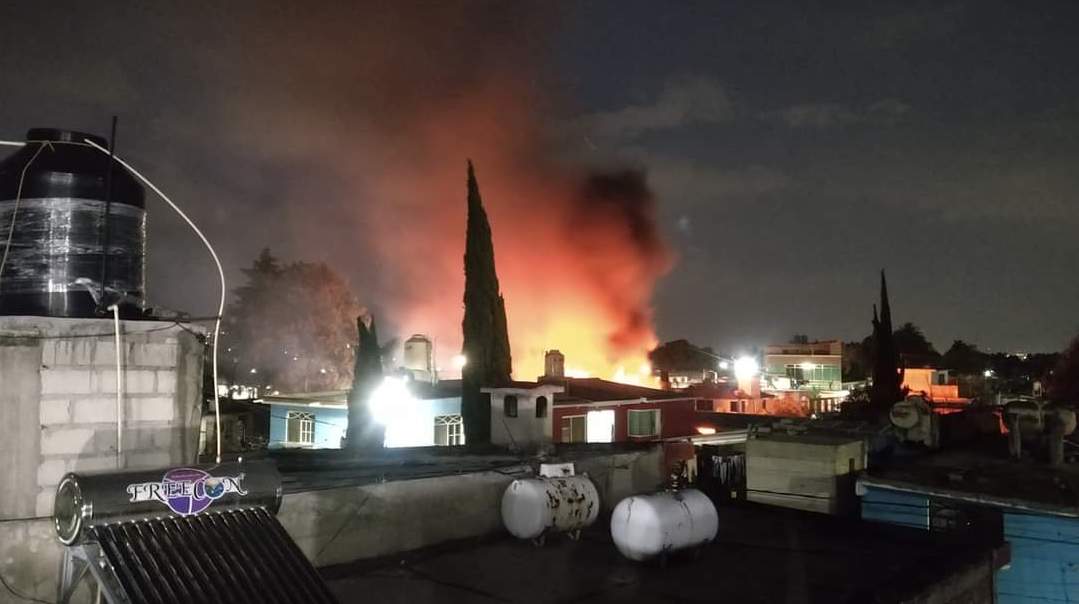 Explosión deja tres heridos de gravedad, una mujer, un hombre y dos niños, presentan quemaduras de segundo y tercer grado en Tultepec.