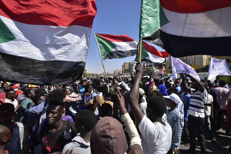 Miles se manifiestan en Sudán contra el golpe de estado