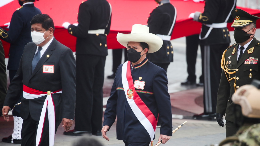 Castillo acepta la renuncia del ministro de Defensa de Perú, cuestionado por ascensos irregulares en las Fuerzas Armadas