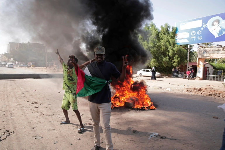 Las fuerzas de seguridad de Sudán disparan gases lacrimógenos contra los manifestantes de Jartum