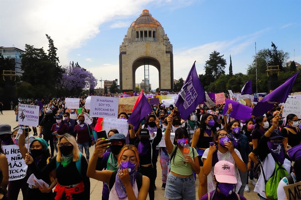 'Blindan' edificios y monumentos del Centro Histórico previo a marcha feminista