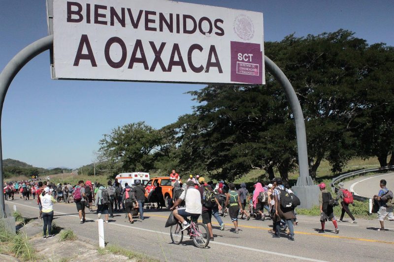 Alrededor de 3 mil 500 migrantes llegan a Oaxaca en caravana