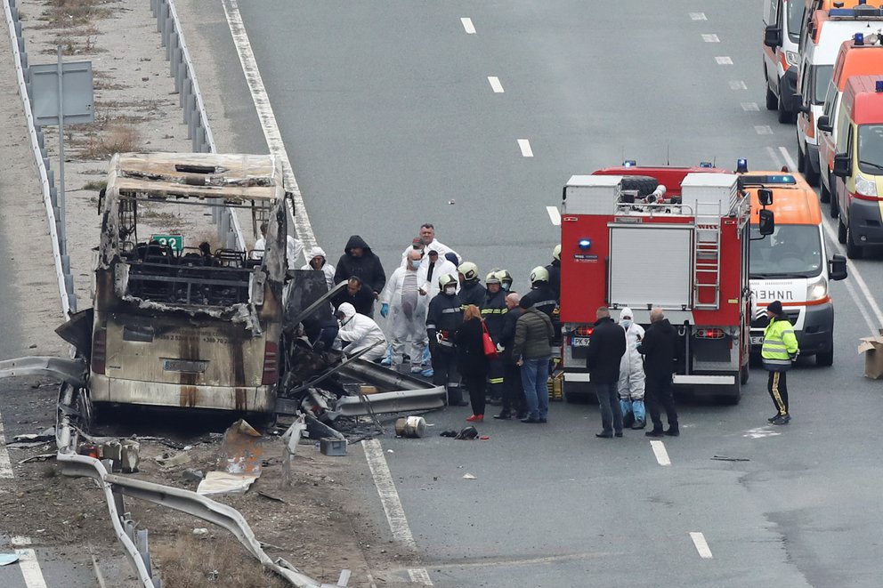 El autobús se estrella, se incendia en Bulgaria; al menos 45 muertos