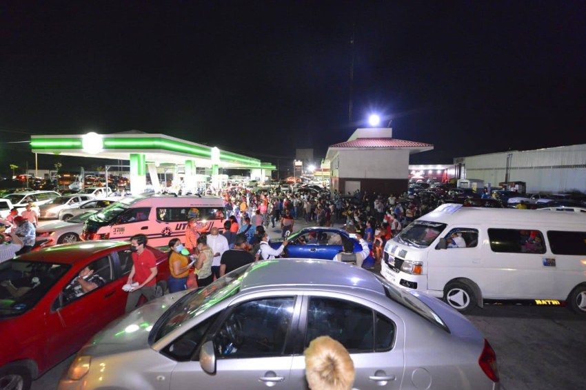 Despiden con megacaravana al actor Octavio Ocaña en Tabasco