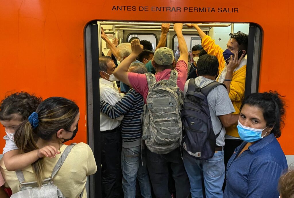 El Metro, principal medio de transporte público en la CDMX