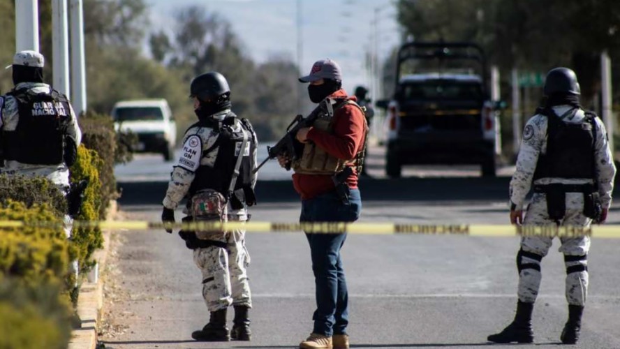 Localizan tres cuerpos suspendidos en un puente en Zacatecas, situación que ocurre un día antes del arribo del presidente Andrés Manuel.