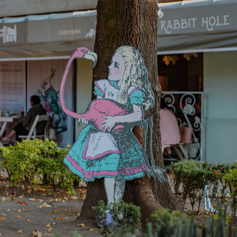 Down the Rabbit Hole: la cafetería de Alicia en el País de las Maravillas |