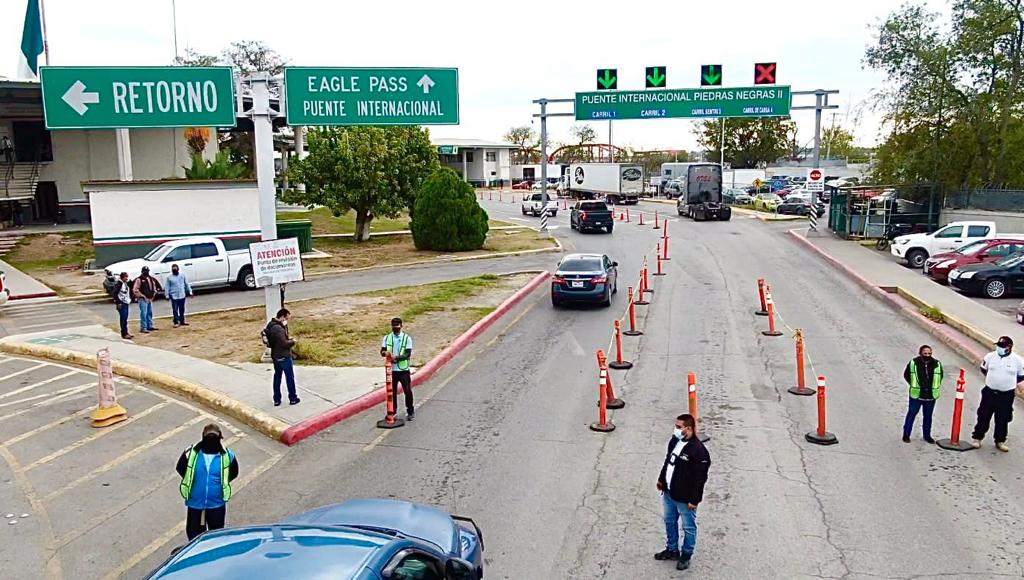 Dan banderazo de reapertura de puentes fronterizos de Piedras Negras en Coahuila, con el fin de reactivar la economía en el estado.
