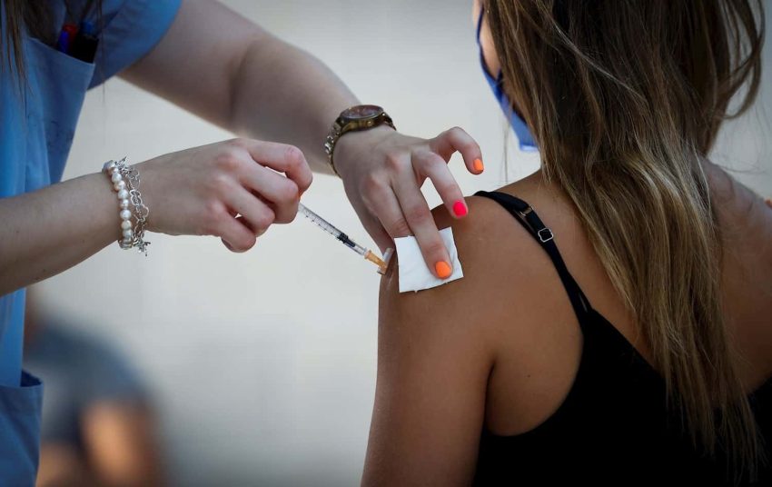 Anuncian vacunación contra el Covid-19 para adolescentes de 15 a 17 años