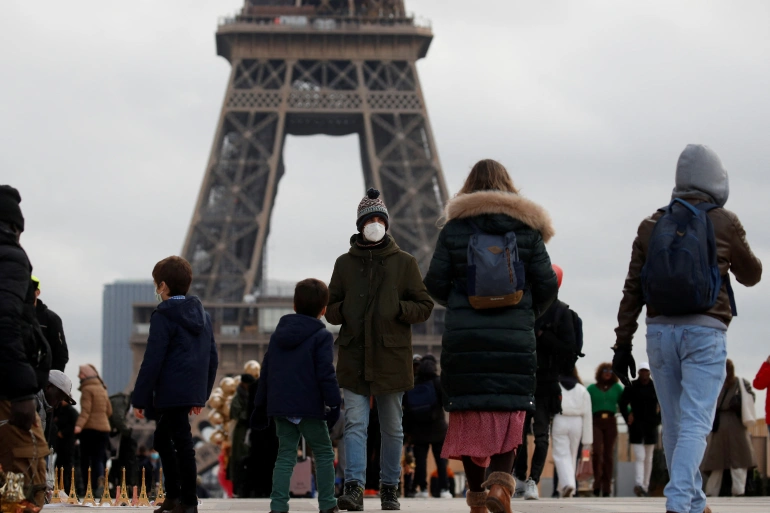 Francia lanzará nuevas restricciones de COVID-19 a medida que aumenta Omicron