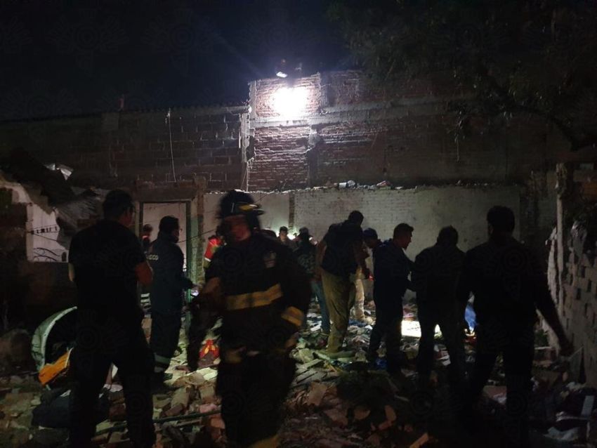 Un muerto y 8 lesionados tras explosión en almacén de pirotecnia en Puebla