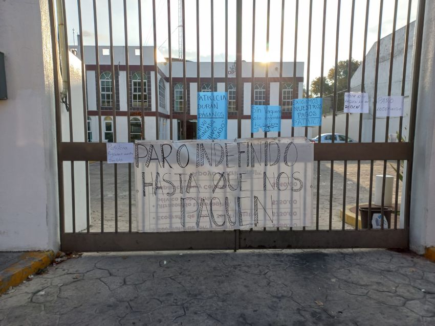Policías de Naucalpan exigen pago de su salario, bloquean Periférico